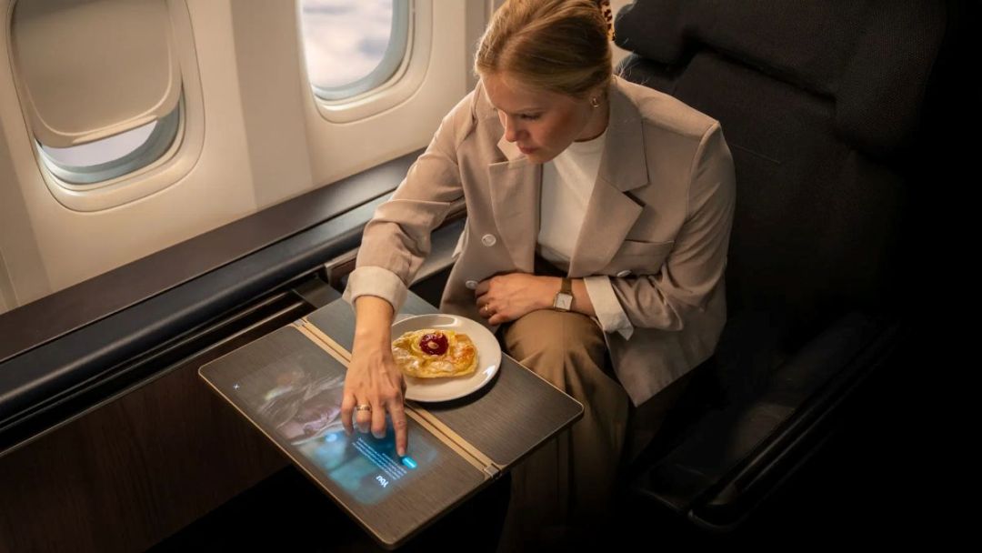 Lufthansa Technik unveils ‘intelligent’ touchscreen folding tray table