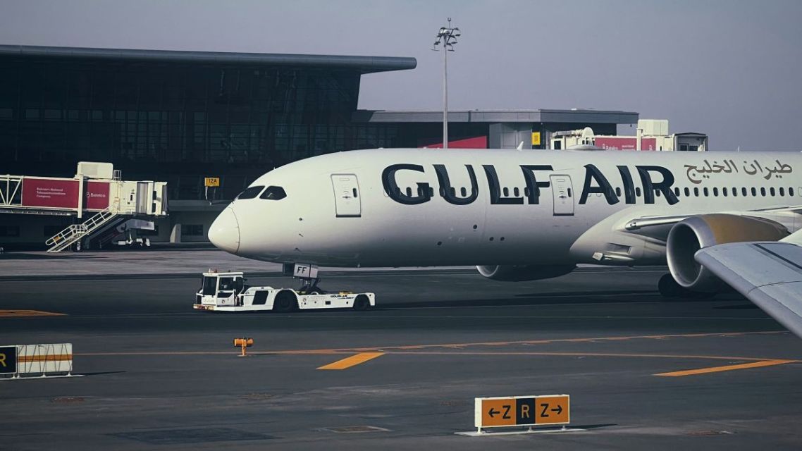 Gulf Air sign with Starlink for free inflight WiFi