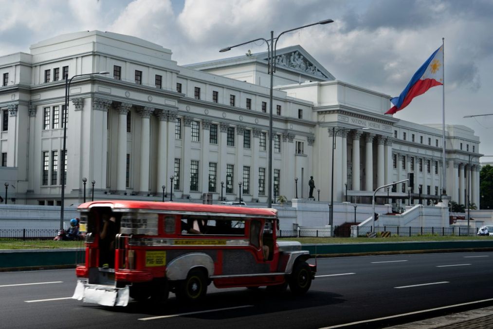 Philippine Airlines offers bus tours to connecting customers at Manila airport