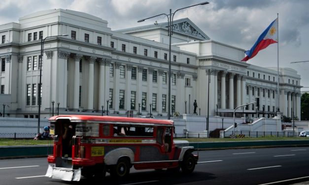 Philippine Airlines offers bus tours to connecting customers at Manila airport
