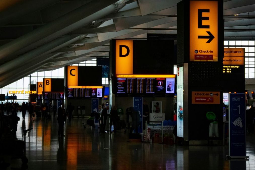 Polluting airlines must pay if Heathrow expands, says climate committee