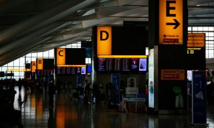 Polluting airlines must pay if Heathrow expands, says climate committee